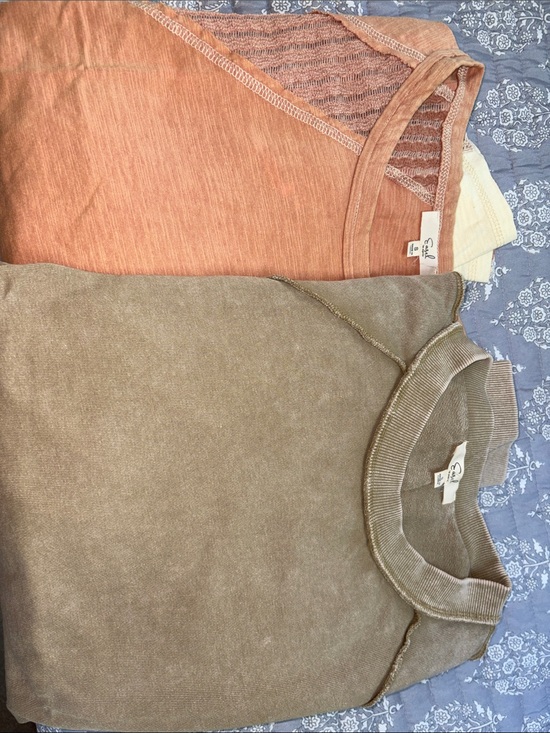 easel Tops - easel Long Sleeve Tops in Rust, Olive, and Cream